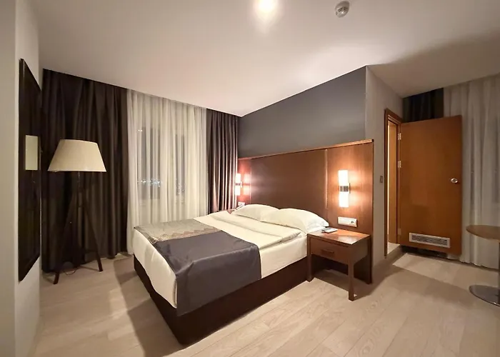 Отель Grandova Eskiomerler